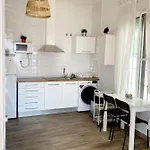 Beachfront Two-bedroom In Apartamento *