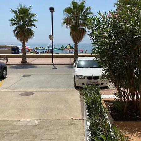 アパート Beachfront Two-bedroom In