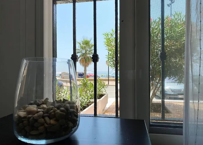 Beachfront Two-bedroom In アパート