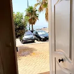 아파트 Beachfront Two-bedroom In 푸엔히롤라