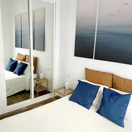 Beachfront Two-bedroom In * פואנגירולה