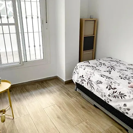 Beachfront Two-bedroom In Lägenhet Fuengirola