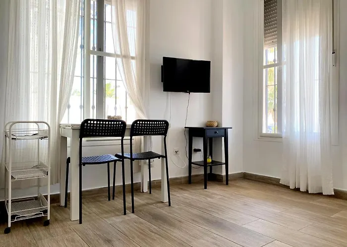 Beachfront Two-bedroom In Apartamento