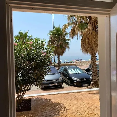 아파트 Beachfront Two-bedroom In *