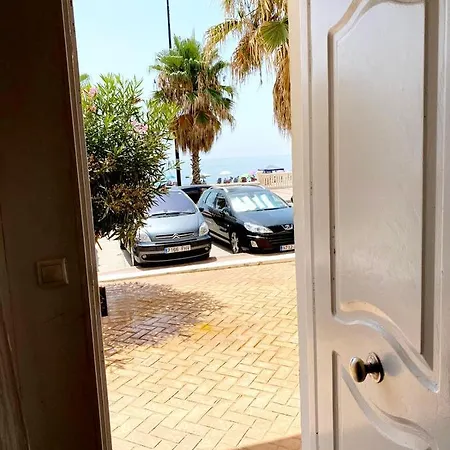 아파트 Beachfront Two-bedroom In 푸엔히롤라