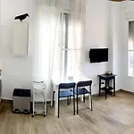 Beachfront Two-bedroom In Apartman *