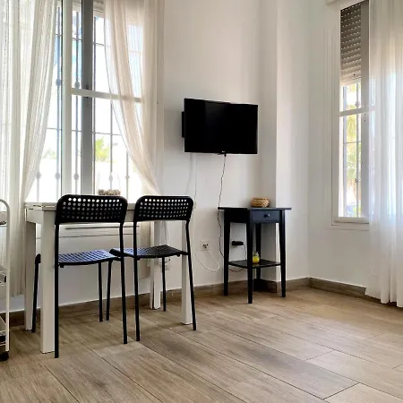 Beachfront Two-bedroom In Apartman
